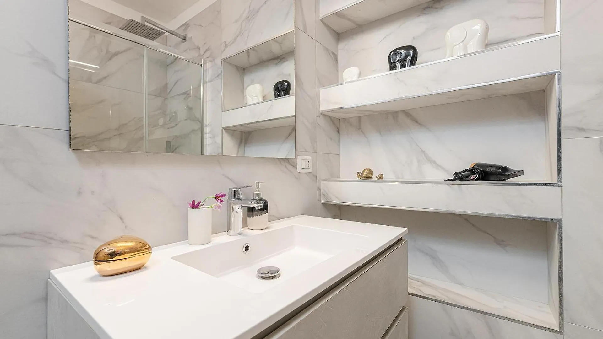 Ethnic-Chic, A Due Passi Dal Duomo! Apartment Milan Italy